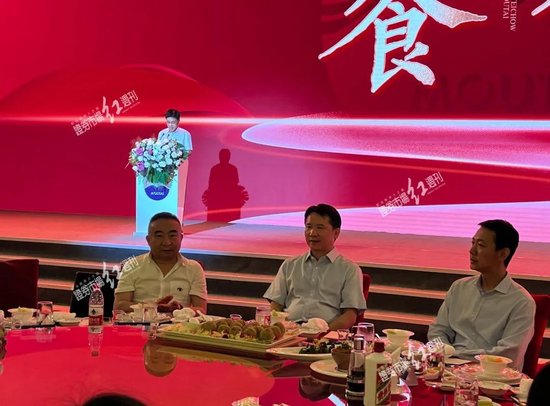 直击茅台股东会 | 董事长丁雄军每天都想给飞茅提价，林园、翟敬勇、童驯等知名投资人现身